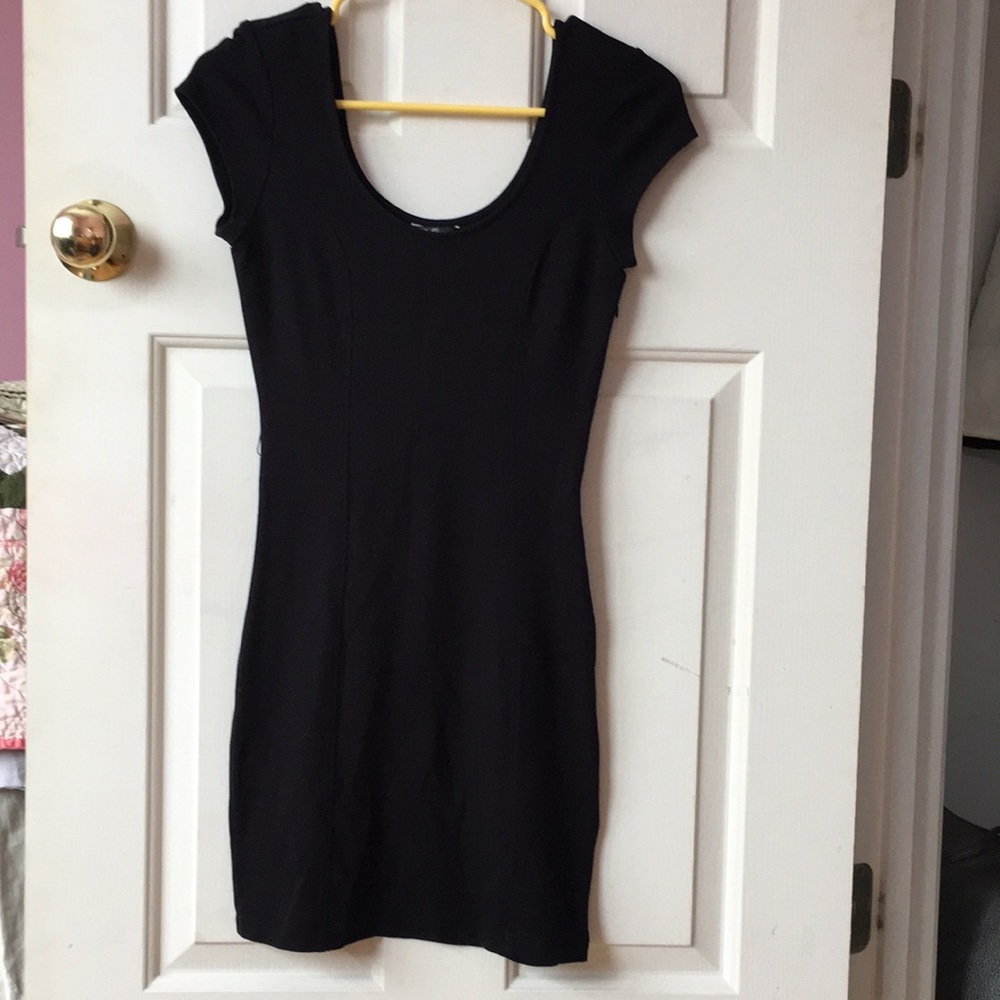 Guess short sleeve form fitting black dress
